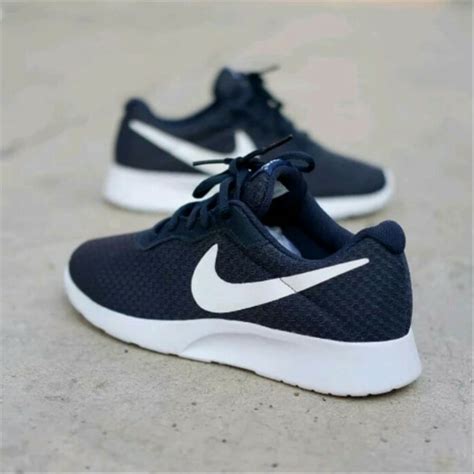 sepatu nike original.